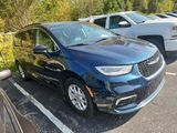 Used 2022 Chrysler Pacifica Touring-L image 2