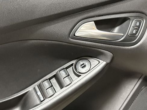 Used 2018 Ford Focus SE w/ Cold Weather Package image 20