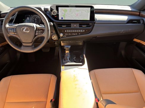 Used 2025 Lexus ES 300h w/ Premium Package image 8