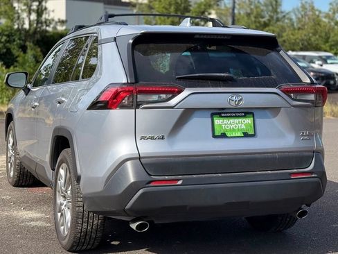 Used 2019 Toyota RAV4 XLE Premium w/ Cold Weather Package AWD/4WD image 3