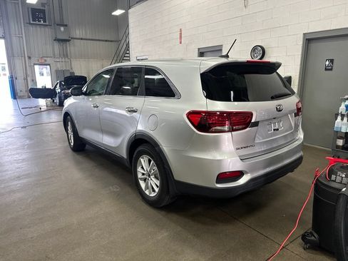 Used 2019 Kia Sorento L FWD image 2