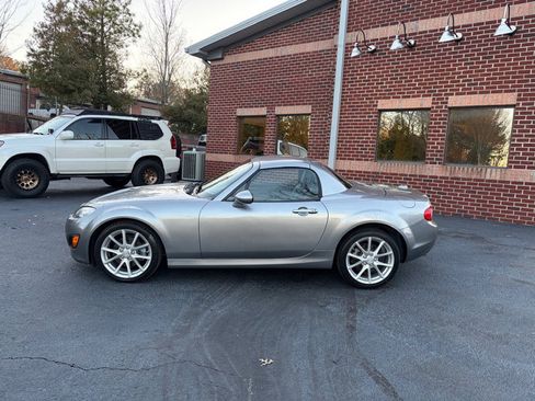 Used 2011 MAZDA MX-5 Miata Grand Touring w/ Premium Pkg image 4