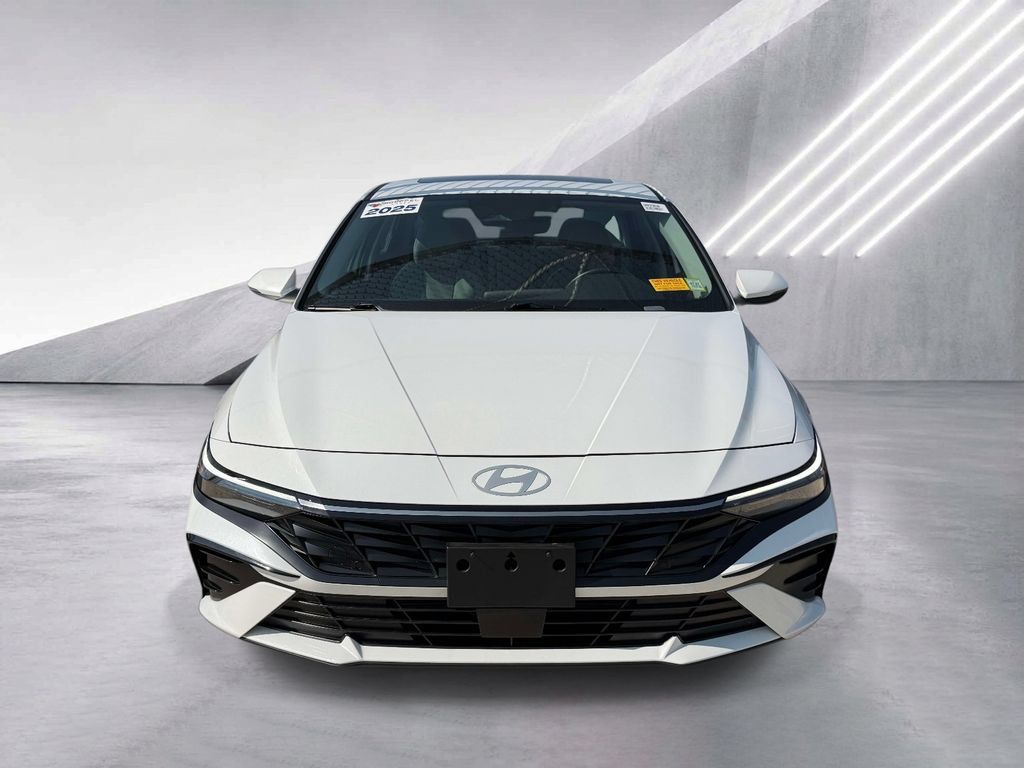 Certified 2025 Hyundai Elantra Limited FWD image 2
