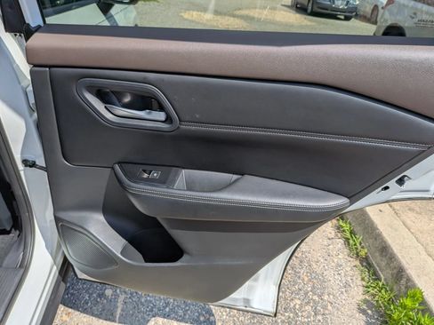 Used 2023 Nissan Rogue SL AWD/4WD image 39
