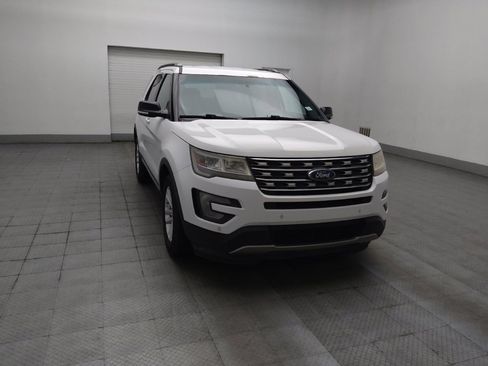 Used 2017 Ford Explorer XLT w/ Equipment Group 202A FWD image 13