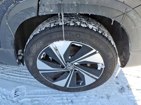 Used 2023 Volkswagen Taos SE image 13