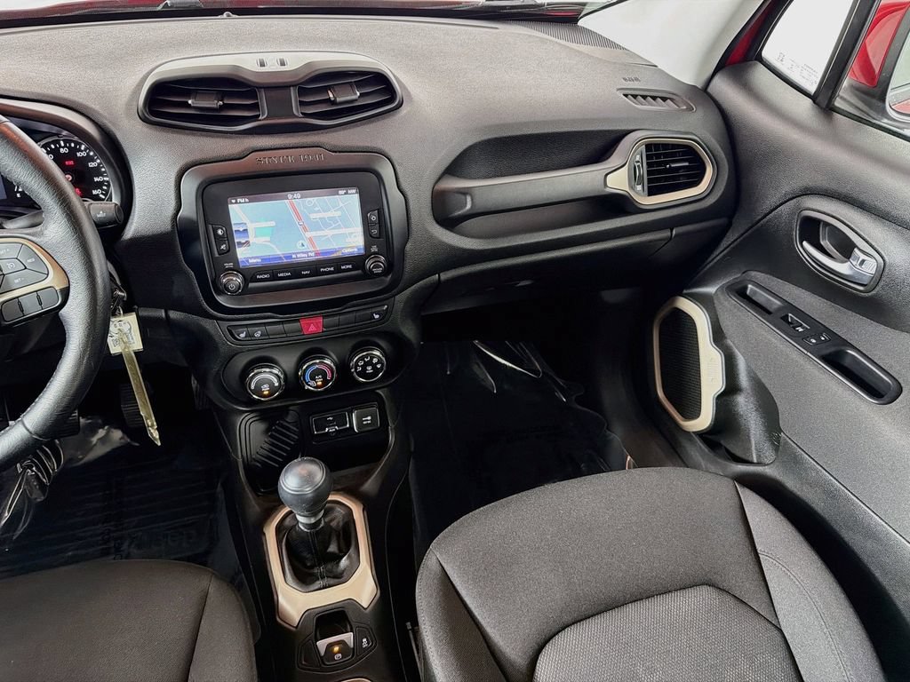 Used 2015 Jeep Renegade Latitude w/ Cold Weather Group II FWD image 21