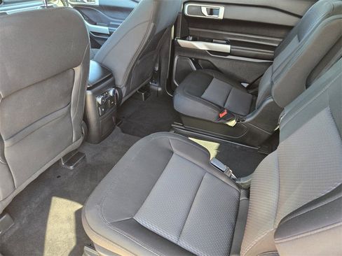 Used 2022 Ford Explorer XLT image 29