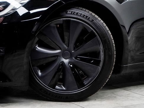 Used 2021 Tesla Model S Plaid image 3