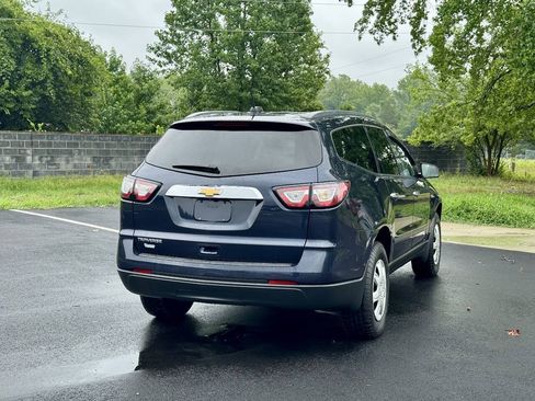 Used 2017 Chevrolet Traverse LS FWD image 7