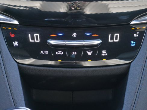 Used 2024 Cadillac XT6 Sport w/ Technology Package image 21