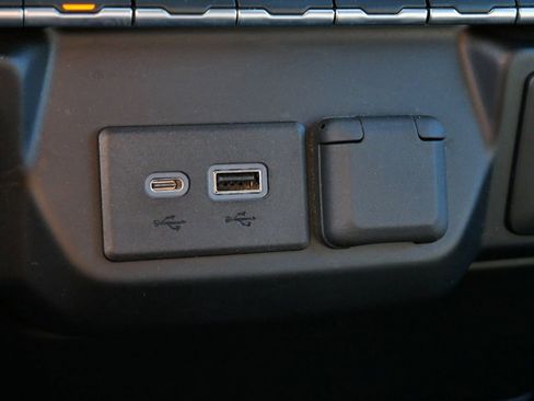 Used 2019 Chevrolet Silverado 1500 LT image 31