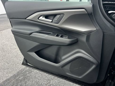 New 2026 Chevrolet Equinox EV LT image 11