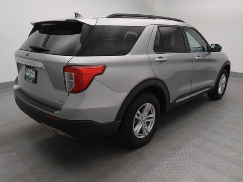 Used 2021 Ford Explorer XLT w/ Equipment Group 202A AWD/4WD image 9