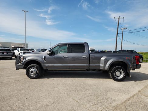 Used 2022 Ford F350 Platinum AWD/4WD image 4