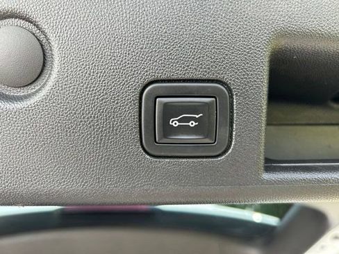 Used 2023 Chevrolet Equinox LT FWD image 42