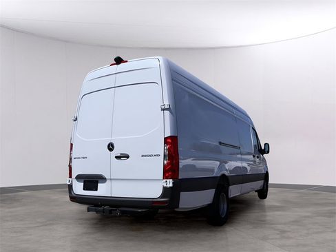 Used 2024 Mercedes-Benz Sprinter 3500 image 5