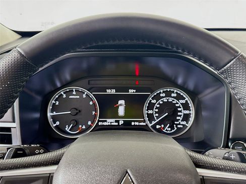 Used 2025 Mitsubishi Outlander SE image 11