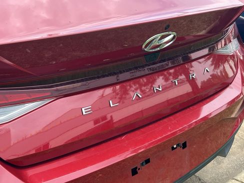 Used 2022 Hyundai Elantra SEL w/ Convenience Package FWD image 22