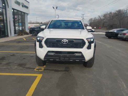 Used 2024 Toyota Tacoma TRD Off-Road image 3