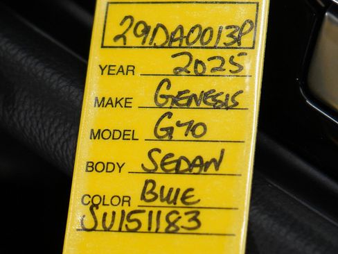 Used 2025 Genesis G70 2.5T image 26