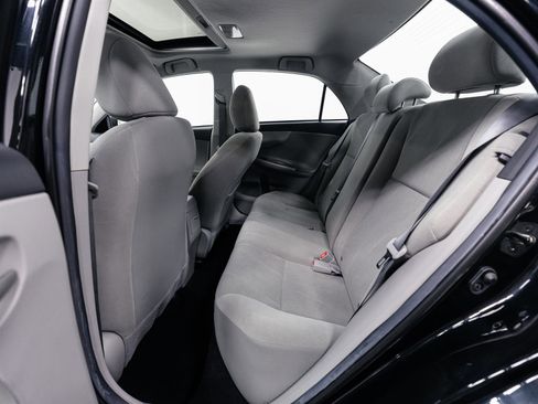 Used 2013 Toyota Corolla LE image 6