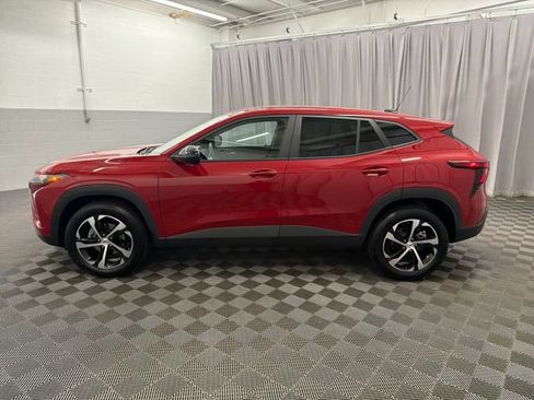 Used 2026 Chevrolet Trax RS w/ Sunroof Package FWD image 9