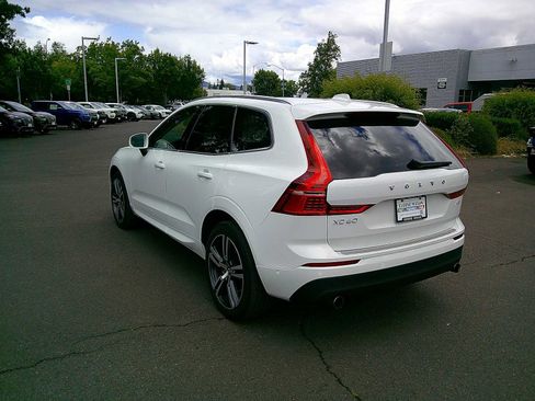 Used 2019 Volvo XC60 T5 Momentum w/ Premium Package AWD/4WD image 3