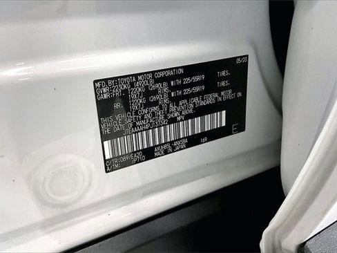 Used 2023 Toyota Venza Limited image 18