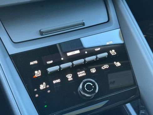 Certified 2025 Porsche Macan 4 Electric image 25