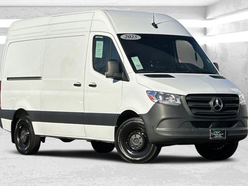 Used 2025 Mercedes-Benz Sprinter 2500 image 1