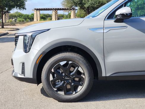 New 2026 Kia Sorento S image 8