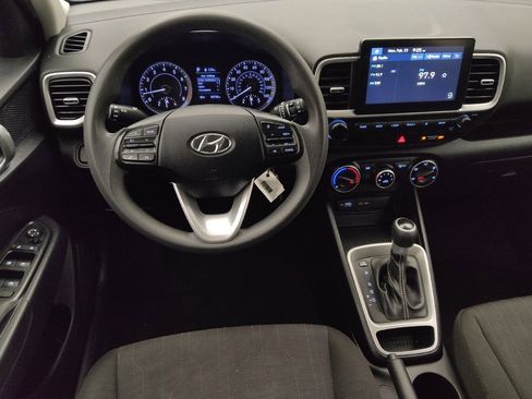 Used 2022 Hyundai Venue SE image 22