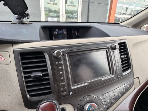 Used 2012 Toyota Sienna XLE w/ XLE Navigation Pkg FWD image 18
