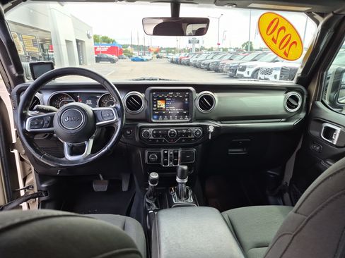 Used 2020 Jeep Gladiator Overland AWD/4WD image 19