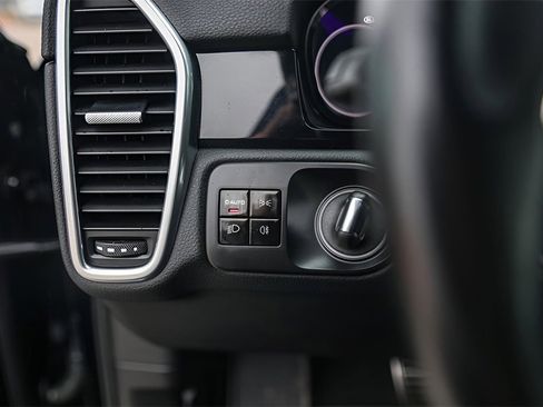 Used 2020 Porsche Cayenne S image 11