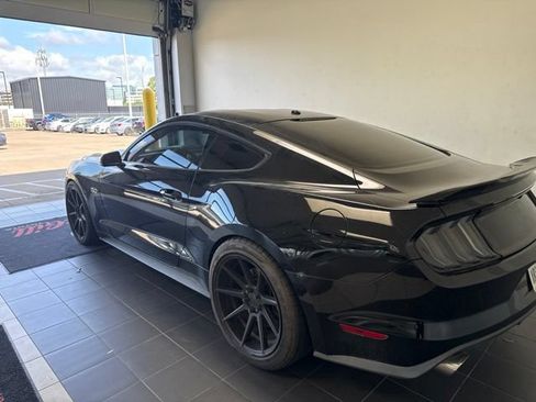 Used 2016 Ford Mustang GT Premium w/ Equipment Group 401A RWD image 4