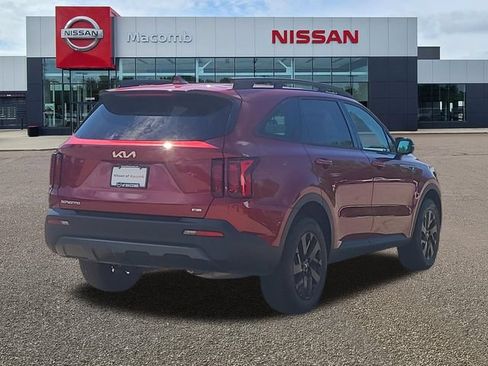 Used 2023 Kia Sorento S AWD/4WD image 7