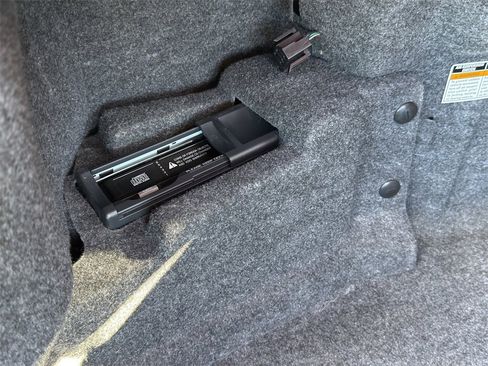 Used 2000 Ford Crown Victoria LX image 31