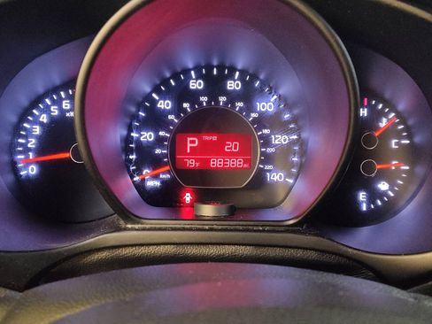Used 2018 Kia Soul FWD image 23