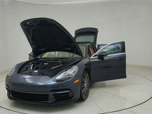 Used 2018 Porsche Panamera 4S image 70