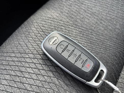 Used 2026 Nissan Rogue SV AWD/4WD image 25
