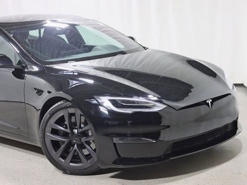 Used 2022 Tesla Model S Plaid image 2