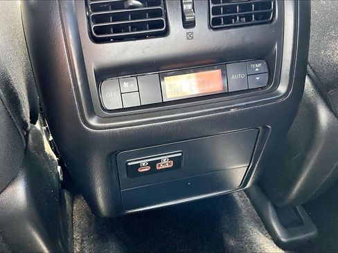 Used 2020 Nissan Pathfinder SV FWD image 37