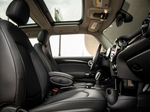 Used 2023 MINI Cooper 2-Door Hardtop FWD image 36