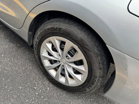 Used 2016 Toyota Camry LE image 10