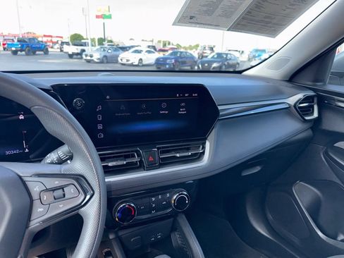 Used 2025 Chevrolet TrailBlazer LT AWD/4WD image 24