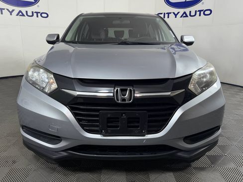 Used 2017 Honda HR-V LX image 2