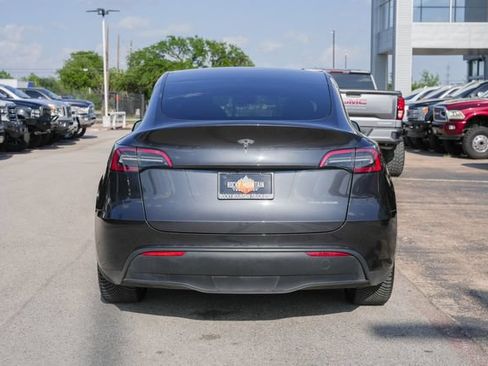 Used 2024 Tesla Model Y Long Range AWD/4WD image 7