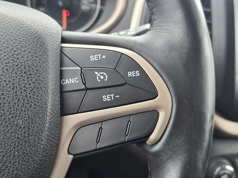 Used 2017 Jeep Cherokee Limited AWD/4WD image 33